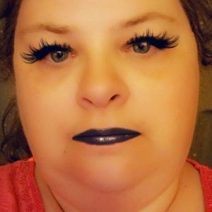 Meet your Posher, Niki